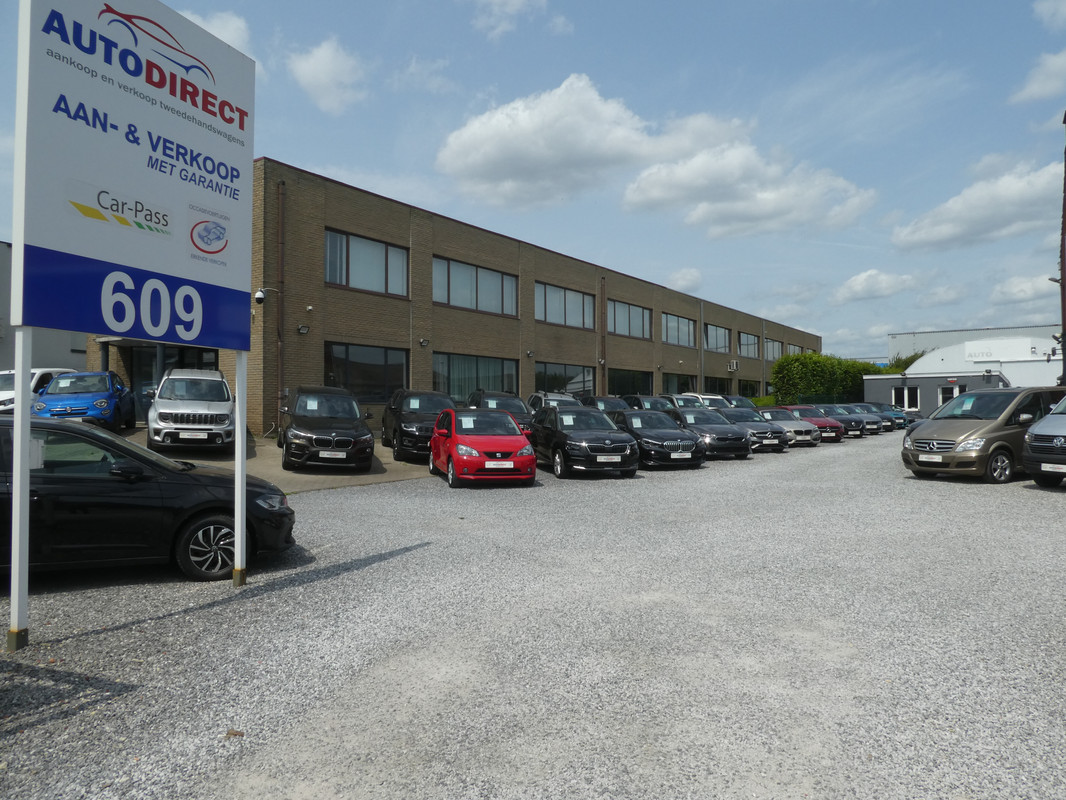 Autodirect Zaventem showroom — klantenreceptie