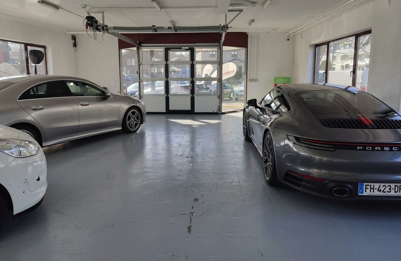 Premium gebruikte auto's in Autodirect showroom in Zaventem